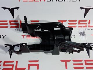 Накладка подъемной задней двери Tesla Model X 1 поколение 2020, 1055048-06-J, 1051548-00-E, 1058389-16-C