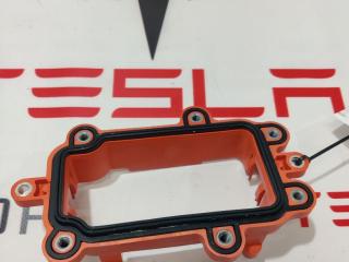Кронштейн крепления крышки предохранителей основной батареи Tesla Model X 1 поколение 2016, 1067110-00-B, 1055783-00-B