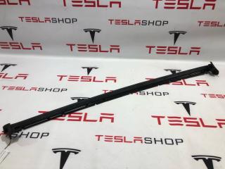 Уплотнитель стекла Tesla Model X 1 поколение 2019, 1072080-00-B, 1072080-80-D