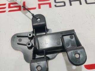 Кронштейн крепления ручки Tesla Model S 1 поколение [рестайлинг] 2019, 1008413-00-C