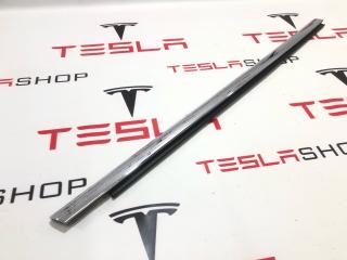 молдинг двери передней правой Tesla Model S 1 поколение [рестайлинг] 2019, 1095920-00-C