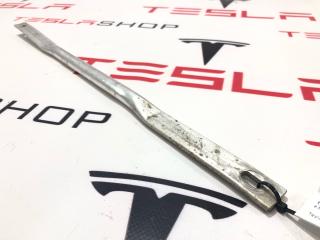 Трубка усиления алюминиевая (телевизора) Tesla Model S 1 поколение [рестайлинг] 2019, 1038910-00-B