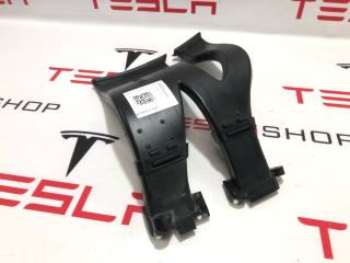Воздуховод противотуманной фары Tesla Model X 1 поколение 2019, 1043929-00-E