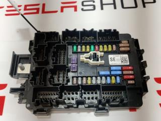 Блок предохранителей салона фронтальный Tesla Model S 1 поколение [рестайлинг] 2019, 1094409-01-E