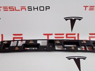 Кронштейн крепления накладки верхней дверного проема сокола Tesla Model X 1 поколение 2020, 1108821-00-B