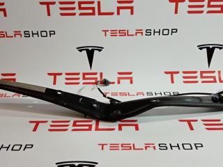 Накладка закрытия подъемной задней двери Tesla Model X 1 поколение 2020, 1041595-00-D