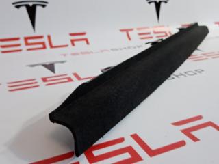 Накладка межсекционная подъемной задней двери Tesla Model X 1 поколение 2020, 1051556-06-C