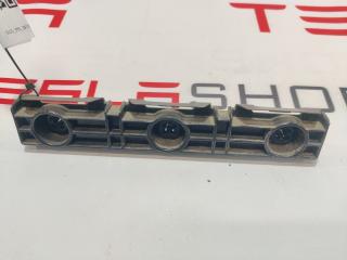 Кронштейн крепления накладки порога рокерной панели Tesla Model S 1 поколение [рестайлинг] 2019, 1003691-00-B