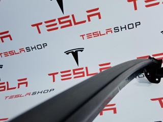 Уплотнитель стекла Tesla Model X 1 поколение 2020, 1072080-00-B