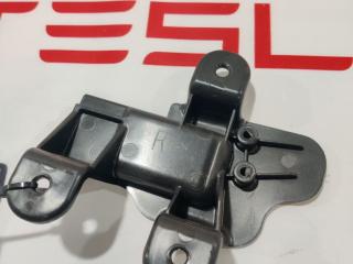 Кронштейн крепления ручки Tesla Model S 1 поколение [рестайлинг] 2019, 1008404-00-C