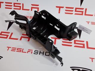 Кронштейн накладки, подъемной задней двери Tesla Model X 1 поколение 2020, 1055010-06-J, 1051557-00-E