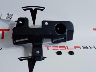 Кронштейн крепления коврового покрытия 1-го ряда сидений Tesla Model 3 1 поколение 2019, 1101145-00-G