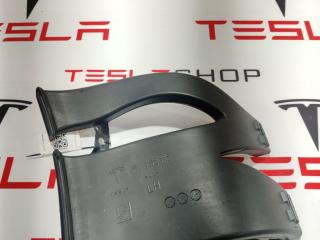 Воздуховод противотуманной фары Tesla Model X 1 поколение 2016, 1043929-00-E