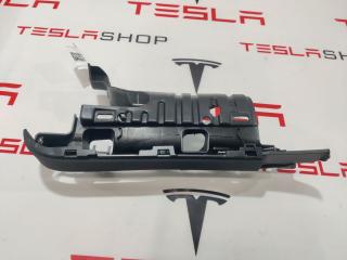 Накладка подъемной задней двери Tesla Model X 1 поколение 2016, 1055010-02-D