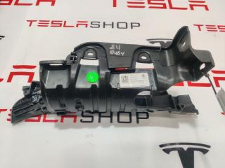 Кронштейн накладки, подъемной задней двери Tesla Model X 1 поколение 2016, 1055048-06-J, 1051548-00-E, 1058389-16-C