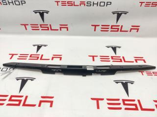 Кронштейн подсветки номера и хром накладки Tesla Model X 1 поколение 2016, 1046925-00-E, 1035370-00-E