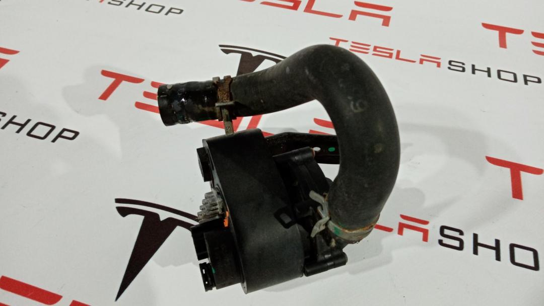 Шланг охлаждения для насоса Tesla Model S 1 поколение 2015, 6007345-00-D - фото №1