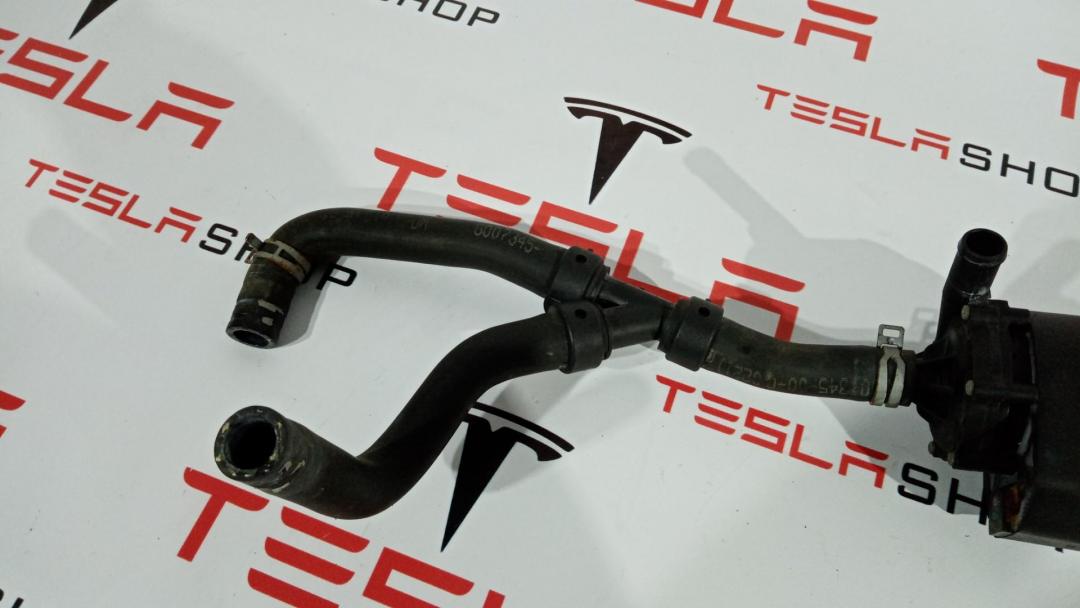 Шланг охлаждения для насоса Tesla Model S 1 поколение 2015, 6007345-00-D - фото №1