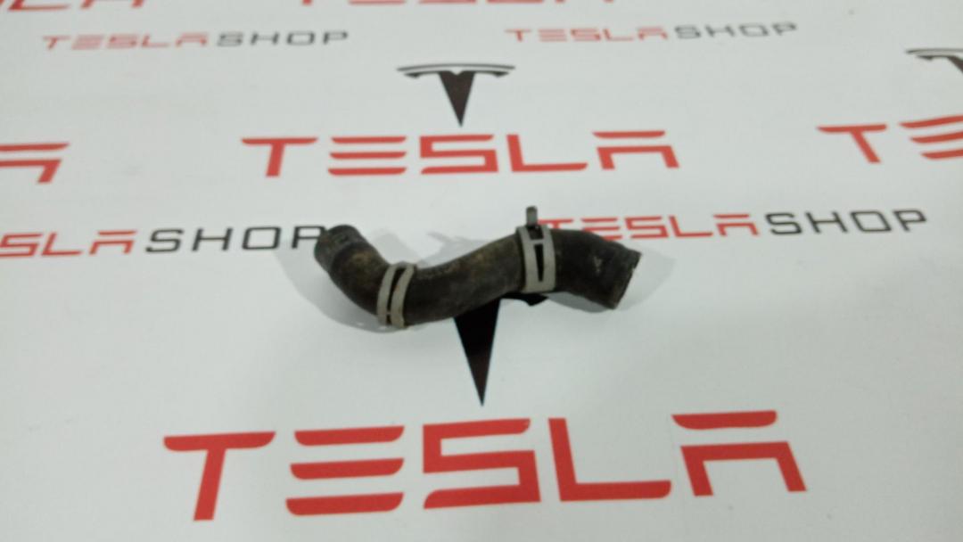 Шланг охлаждения для насоса Tesla Model S 1 поколение 2015, 6007345-00-D - фото №1