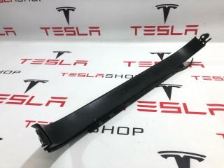 Накладка проема подъемной задней двери Tesla Model X 1 поколение 2016, 1058421-00, 1059958-00-A