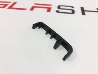 Проставка накладки порога левая Tesla Model X 1 поколение 2016, 1060743-00-A, 1058421-00, 1059958-00-A