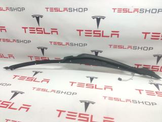 Накладка закрытия подъемной задней двери Tesla Model X 1 поколение 2016, 1037559-00-D