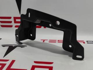 Кронштейн модулей стояночного тормоза, парктроников Tesla Model S 1 поколение 2015, 1008901-00-B