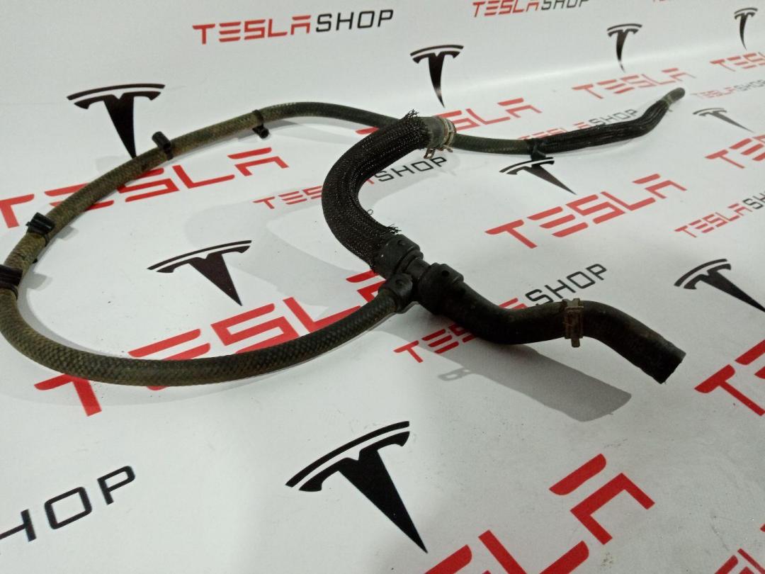 Шланги охлаждающей жидкости Tesla Model S 1 поколение 2015, 1065387-00-C - фото №1