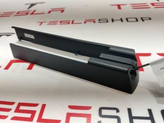 Заглушка салазки сиденья Tesla Model X 1 поколение 2016, 1062359-00-E