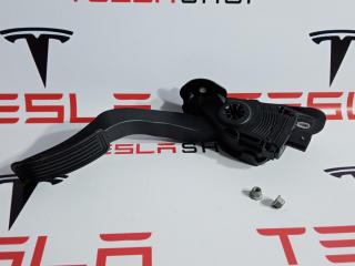 педаль Tesla Model S 1 поколение 2015, 1005307-00-A