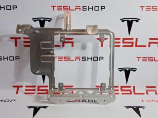 Кронштейн блока управления люком Tesla Model S 1 поколение 2015, 1013496-00-E