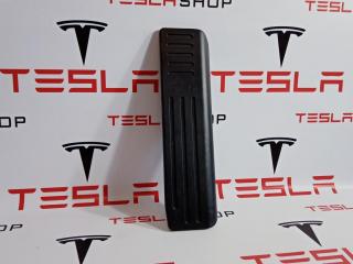 Панель для отдыха ноги водителя Tesla Model S 1 поколение 2015, 6005968-00-C