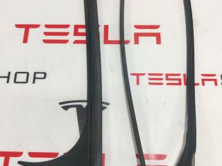 Уплотнитель стойки B наружной Tesla Model X 1 поколение 2016, 1032152-00-C