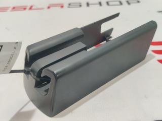Заглушка салазки сиденья Tesla Model X 1 поколение 2016, 1061591-00-D
