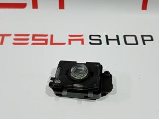 Фонарь подсветки салона Tesla Model S 1 поколение 2015, 1002543-00-C
