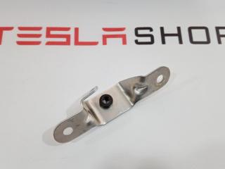 Кронштейн крепления обшивки двери Tesla Model S 1 поколение 2014, 1007936-00-I