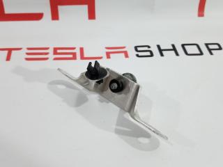 Кронштейн крепления обшивки двери Tesla Model S 1 поколение 2014, 1007936-00-I, 1003540-00-A