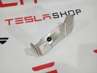 Кронштейн крепления обшивки двери Tesla Model S 1 поколение 2015, 1003540-00-A