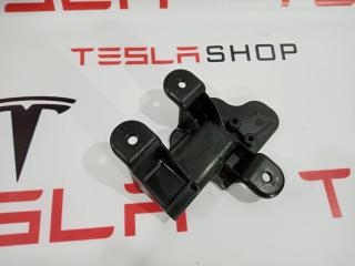 Кронштейн крепления ручки Tesla Model S 1 поколение 2015, 1008413-00-C