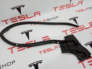 Уплотнитель задней двери Tesla Model S 1 поколение 2015