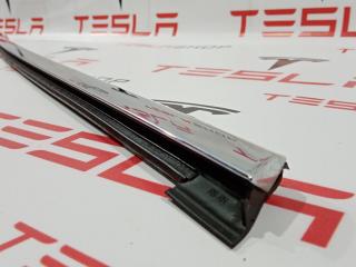 молдинг двери задней правой Tesla Model S 1 поколение 2015, 1095921-00-C