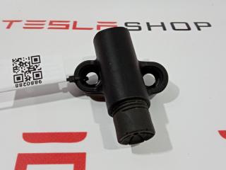 Корпус упора крышки багажника Tesla Model X 1 поколение 2020, 1051428-00-C