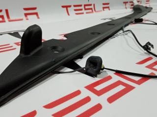 Датчик прижатия (накладка крышки багажника) Tesla Model X 1 поколение 2020, 1036579-00-D, 1056299-00-C