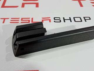 Заглушка салазки сиденья Tesla Model S 1 поколение 2012, 1031675-00-A