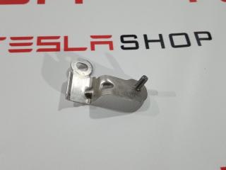 Кронштейн крепления внутренних панелей салона Tesla Model S 1 поколение 2012, 1013701-00-A