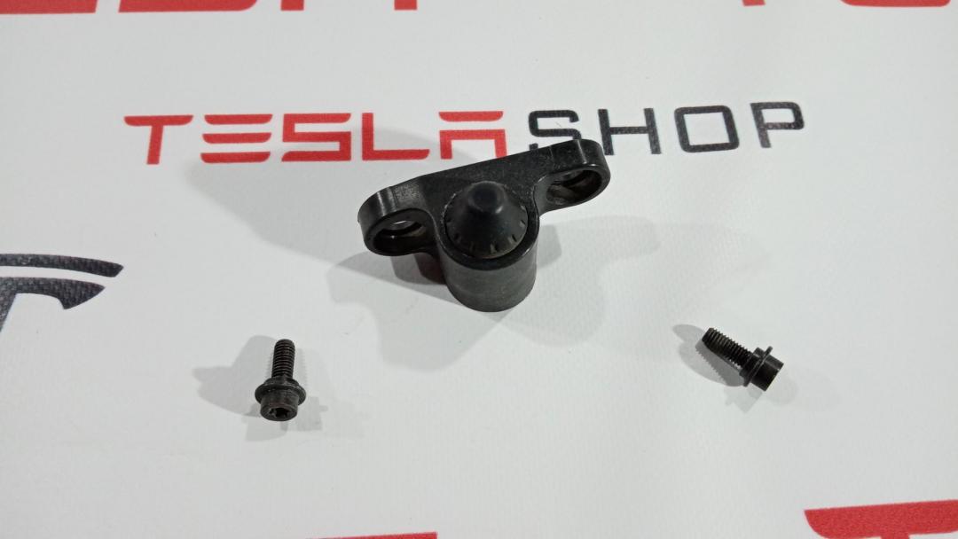 Упор крышки багажника Tesla Model S 1 поколение 2012, 1004038-00-B - фото №1