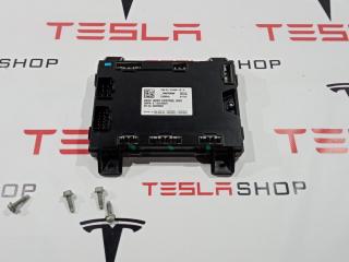 Блок управления BCM (Body Control Module) Tesla Model S 1 поколение 2012, 1010906-00-D