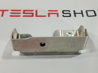 Кронштейн крепления обшивки двери Tesla Model S 1 поколение 2012, 1003540-00-A