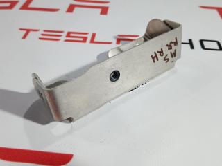 Кронштейн крепления обшивки двери Tesla Model S 1 поколение 2015, 1003540-00-A