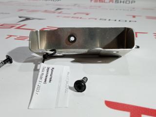 Кронштейн крепления обшивки двери Tesla Model S 1 поколение 2015, 1003540-00-A